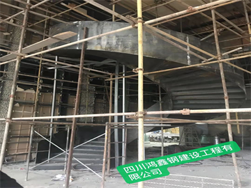  鋼結(jié)構(gòu)旋轉(zhuǎn)樓梯現(xiàn)場(chǎng)安裝