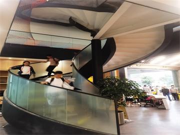 少兒培訓(xùn)學(xué)校旋轉(zhuǎn)樓梯